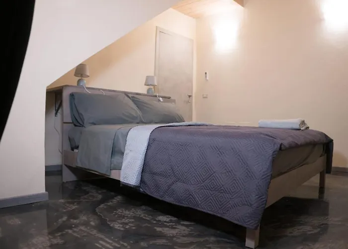 Via Cavour 19, Del Conte إيغليزياس