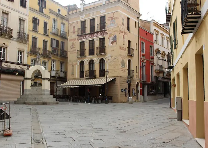 Via Cavour 19, Del Conte 3*