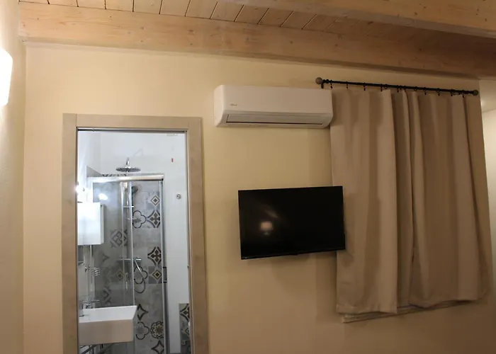 Via Cavour 19, Del Conte 3*