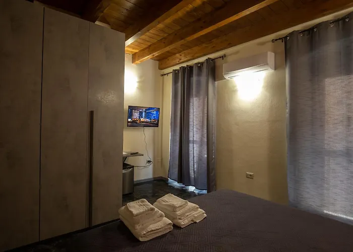 Via Cavour 19, Del Conte